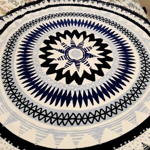 Big Round Towel With Geometrics Pattern In White And Blue - Throw Blanket